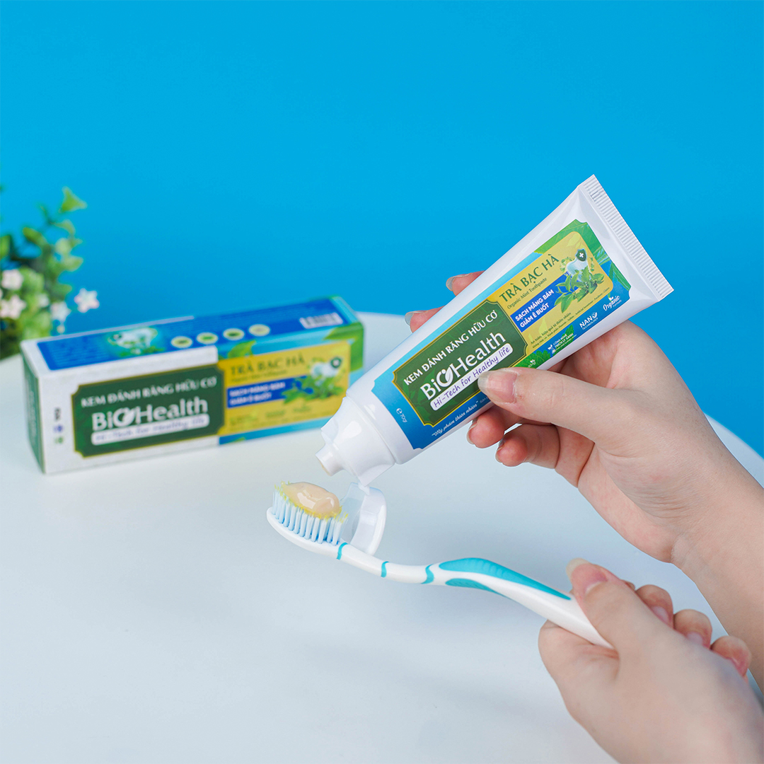 Kem đánh răng hữu cơ trà bạc hà BioHealth 70g Kem đánh răng hữu cơ trà bạc hà BioHealth 70g